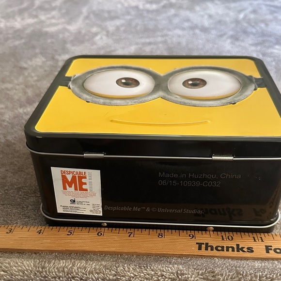 Universal Brand Despicable Me Minion metal Lunch box  limited edition - Picture 2 of 4